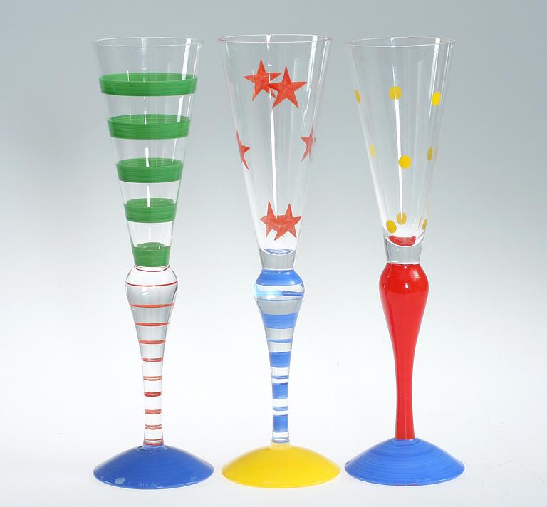 CHAMPAGNEGLAS, 3 st, samt MARTINIGLAS, 4, st, "Clown", Anne Nilsson, Orrefors.