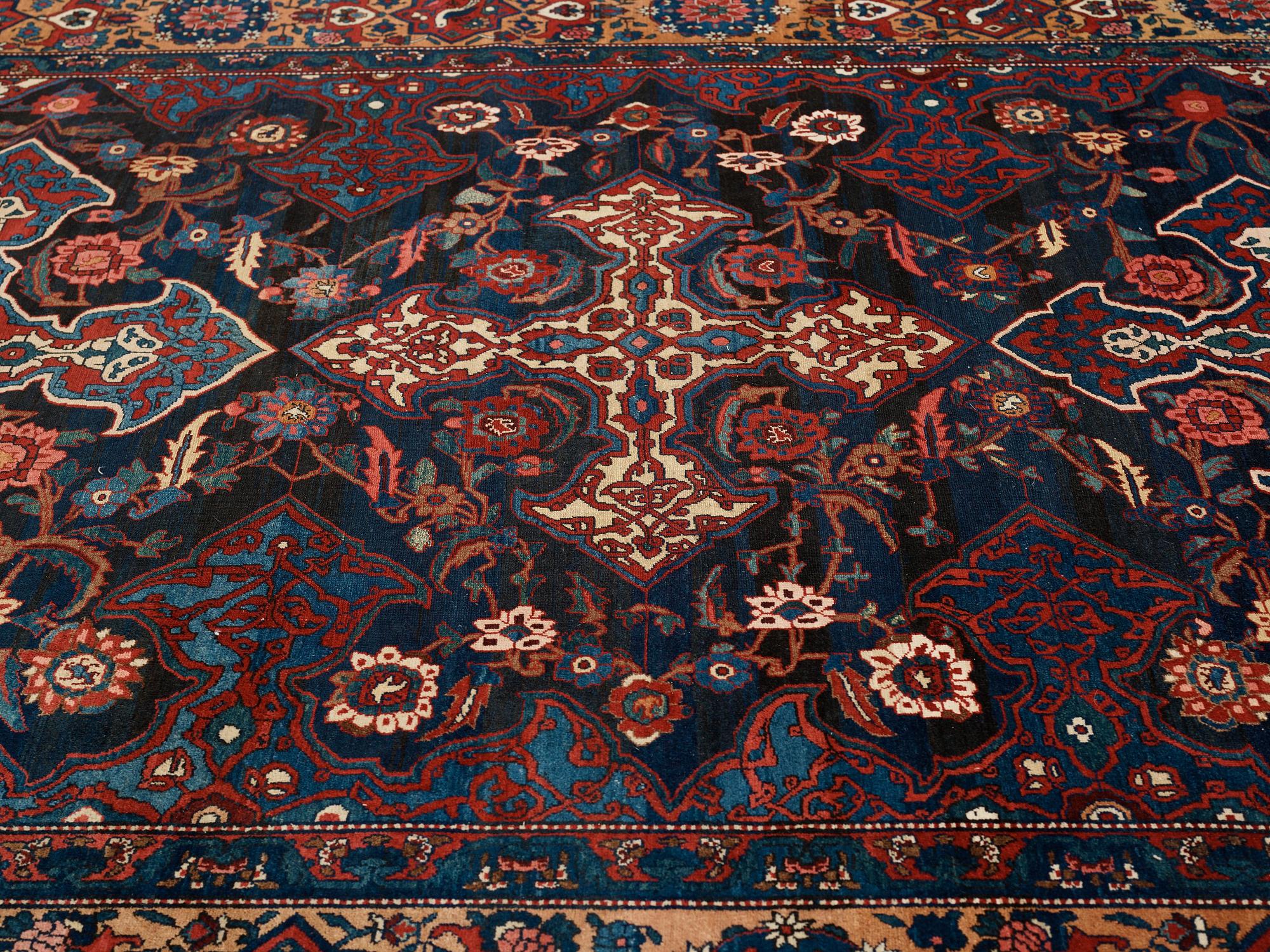 Matto, semi-antique, Chaharmahal/Bakhtiari Province, ca 386, 223,5 cm ( ca 2,5-3,5 cm flat weave at the ends).