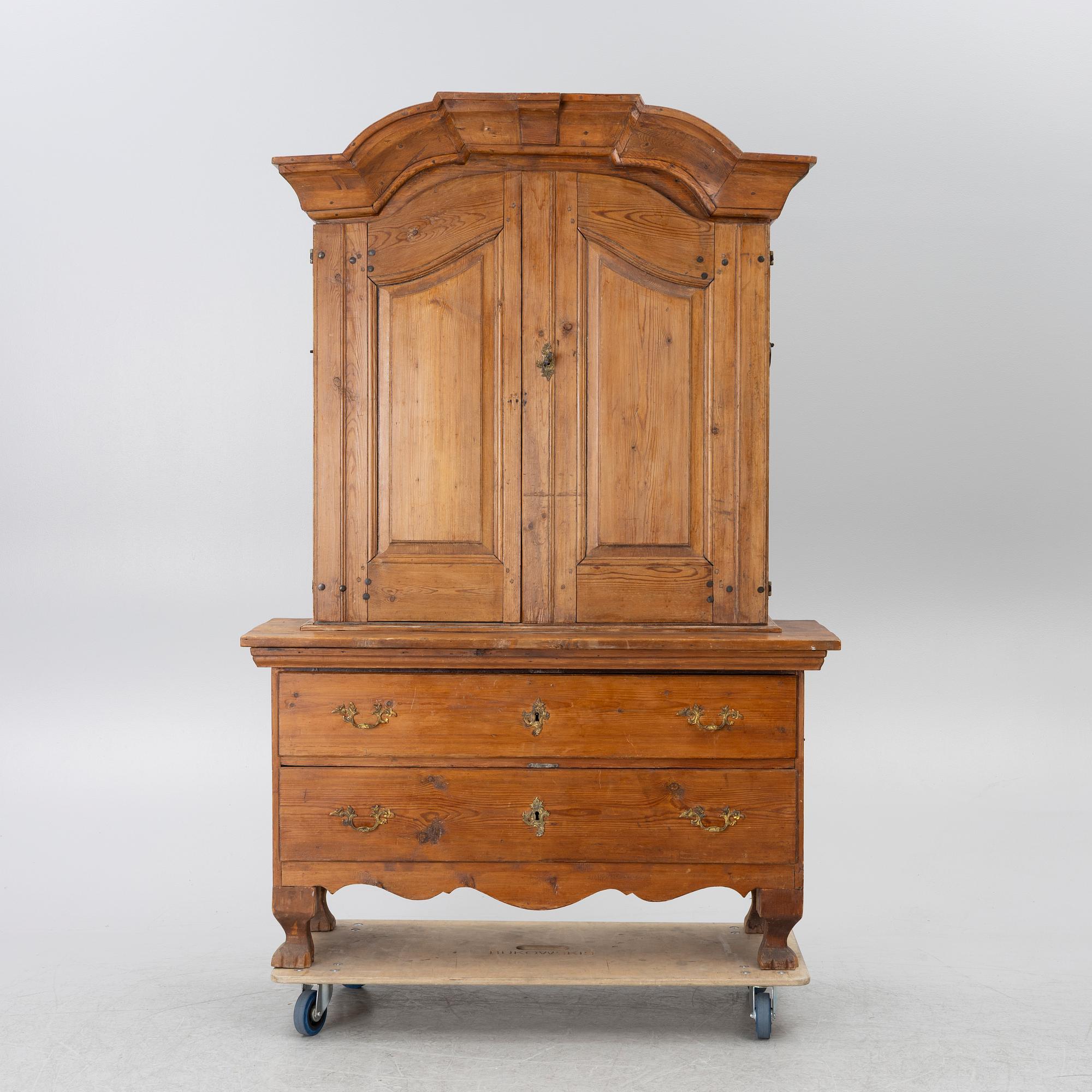 Cabinet, 18th century.
