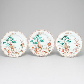 A group of three famille rose export porcelain plates. Qing dynasty, Qianlong (1736-95).