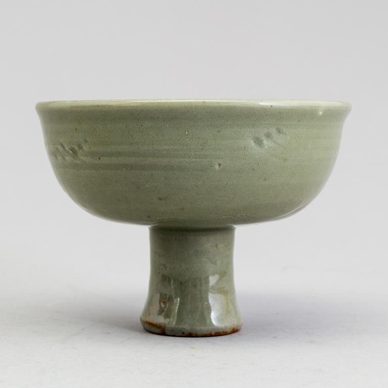 A celadon glazed stem cup, Ming dynasty (1368-1644).