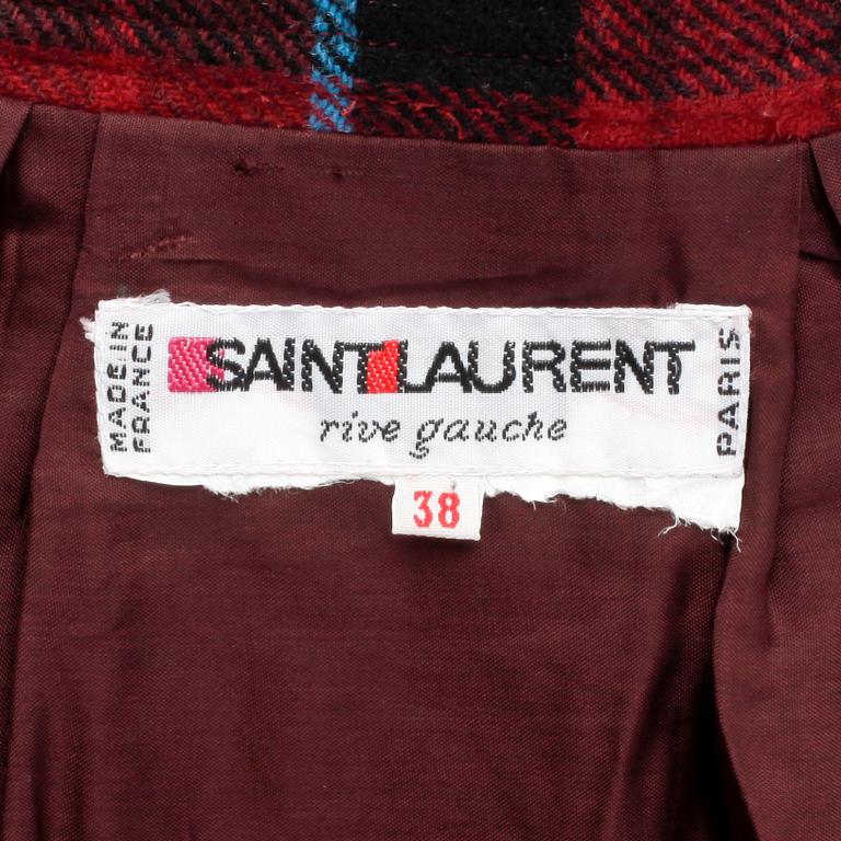 YVES SAINT LAURENT, a red wool checkered skirt, size 38.