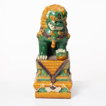 Fohundar, ett par, porslin, Kina, 1900-talets andra hälft.