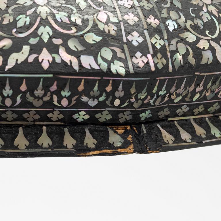 Taklampa, lackarbete, Orientalisk, omkring år 1900.