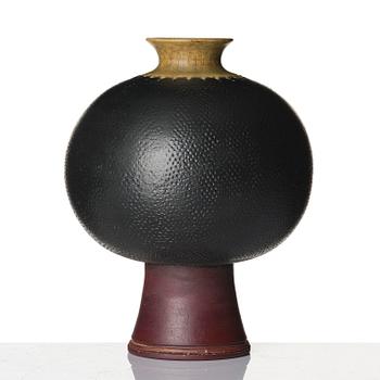 Wilhelm Kåge, a "Farsta" stoneware vase, Gustavsberg Studio 1955.