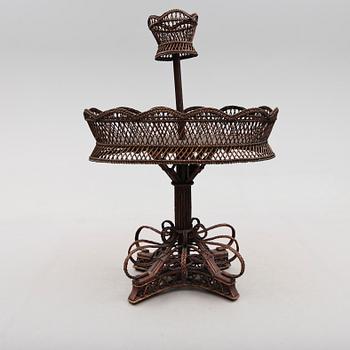 BLOMBORD, korgarbete, sent 1800-tal.