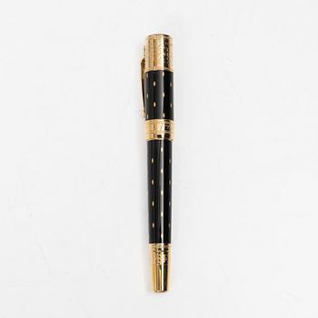A Montblanc fountain pen, limited edition 'Queen Elizabeth I' from the series 'Patrons of Art'.