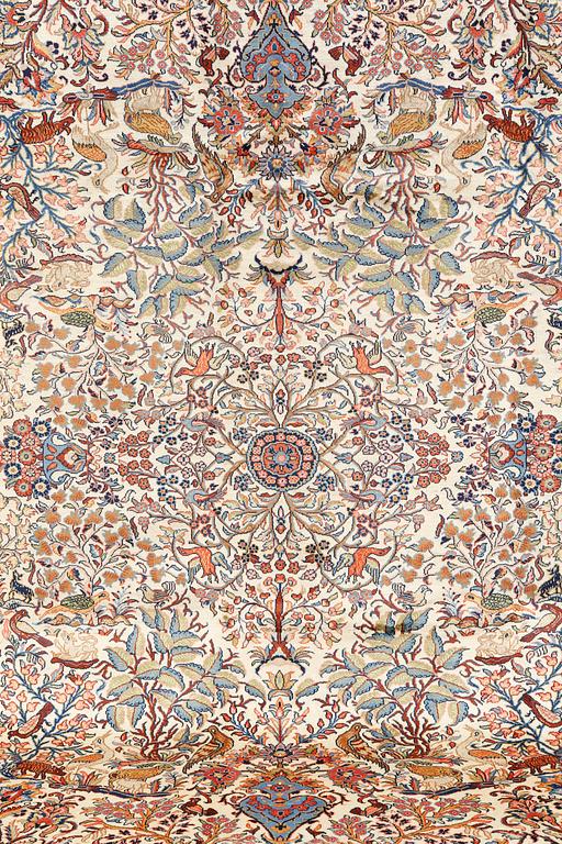 A carpet, Sarouk, approx. 388 x 303 cm.