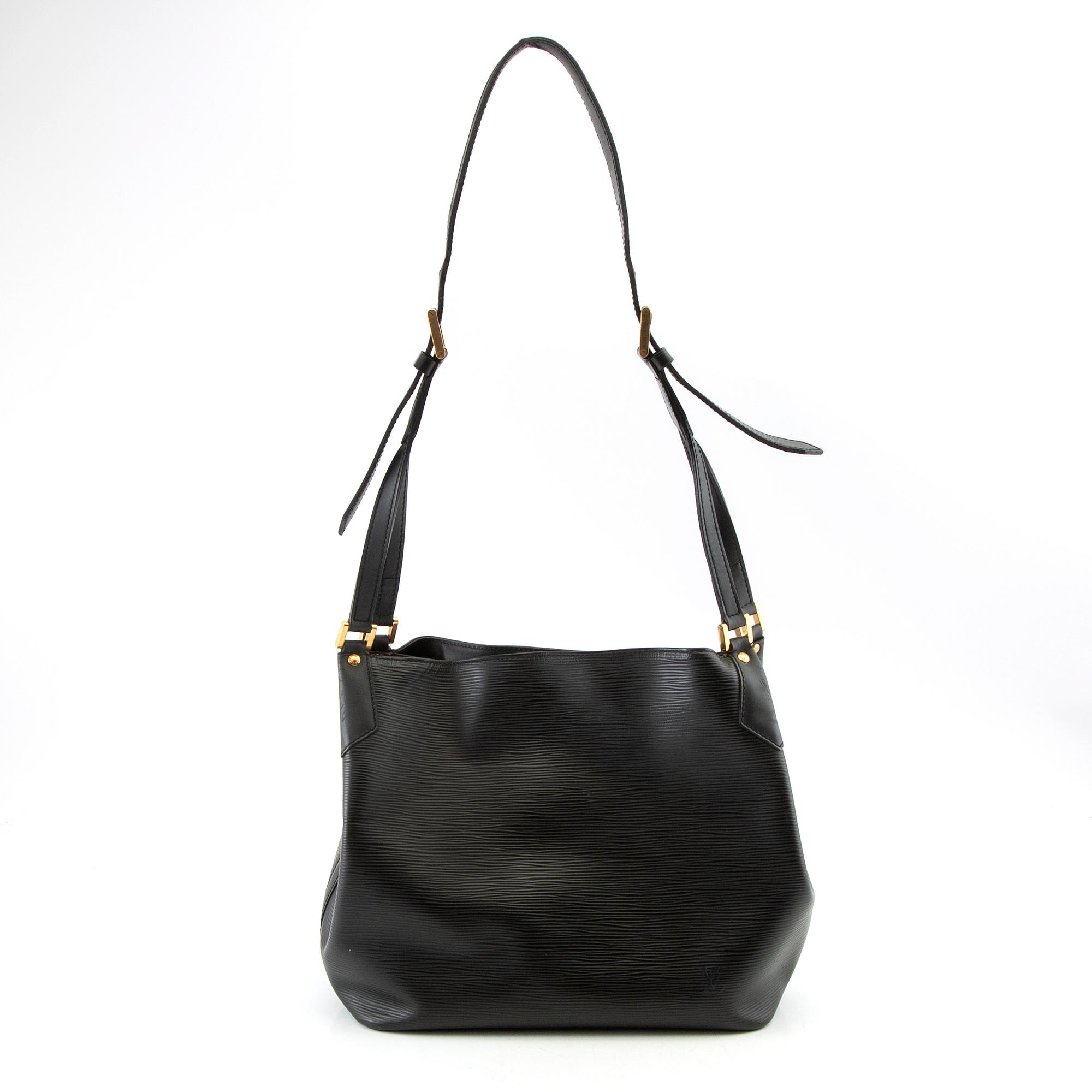 Louis Vuitton,.