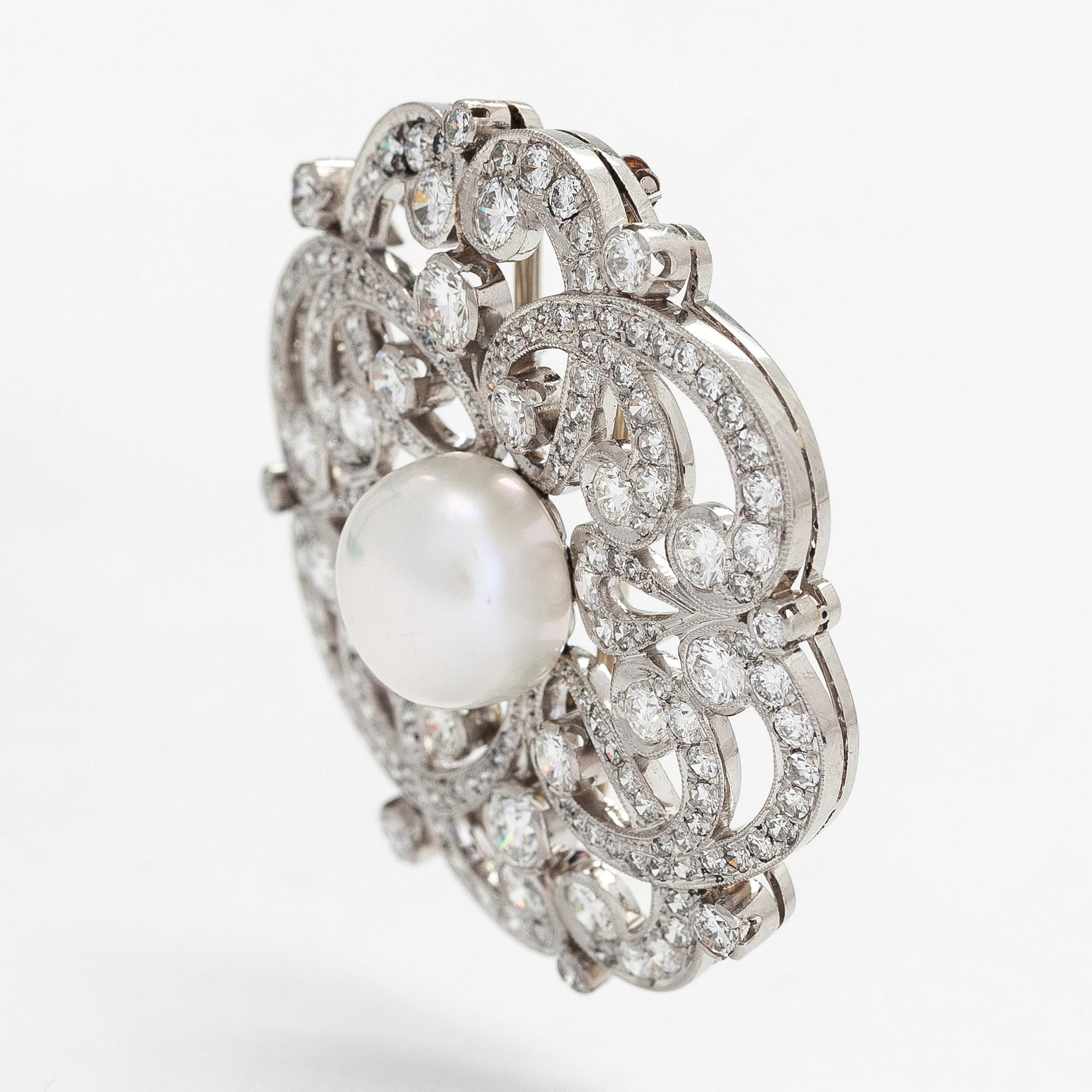 A.Tillander, brosch, platina, briljantslipade dimanter tot ca 2.11 ct och odlad pärla.
