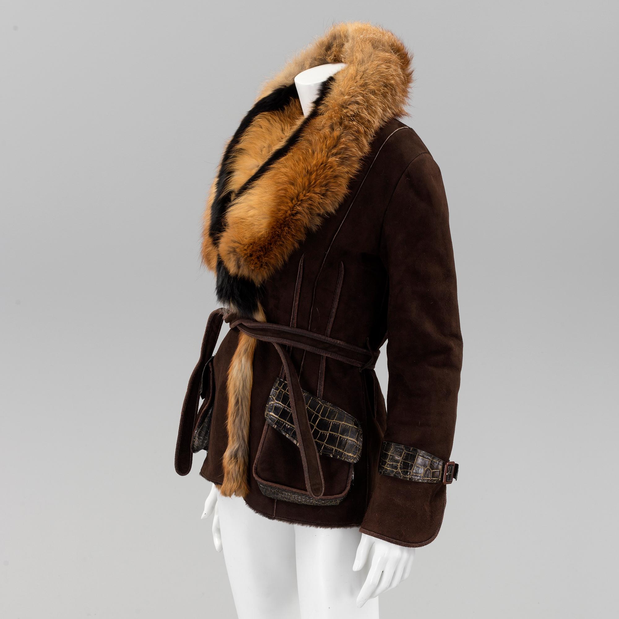 A fur and leather jacket by Amoress, in size app 36.