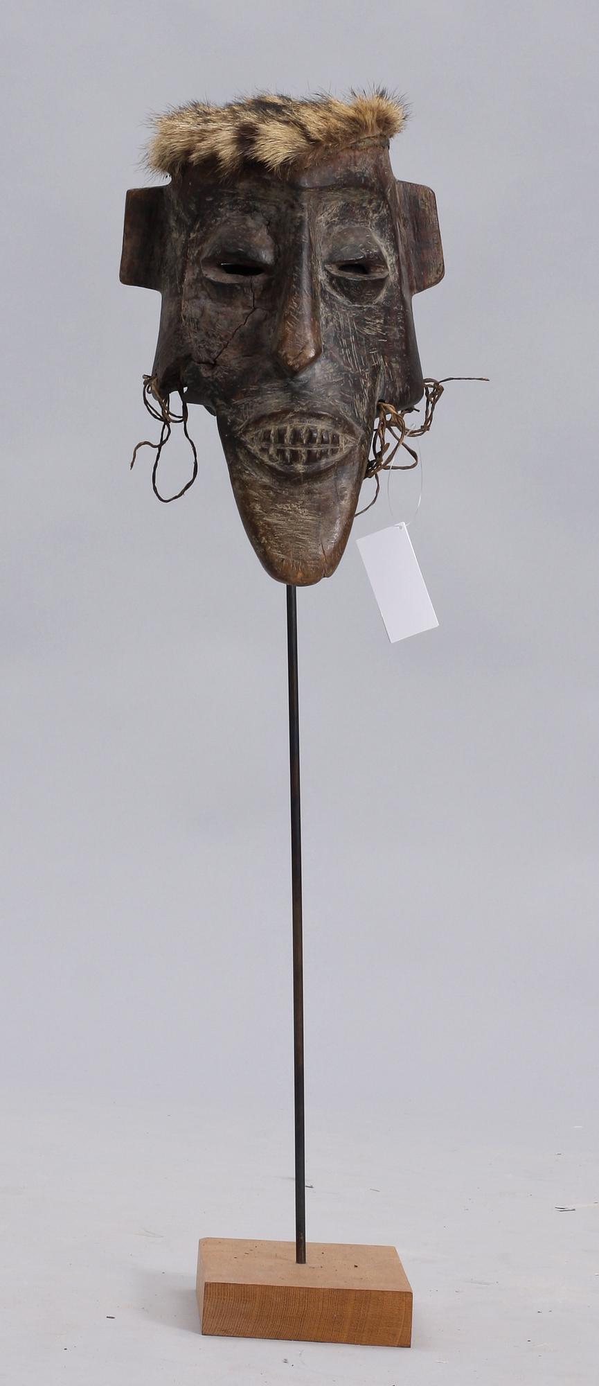 MASK, trä, Afrika, 1900-tal.
