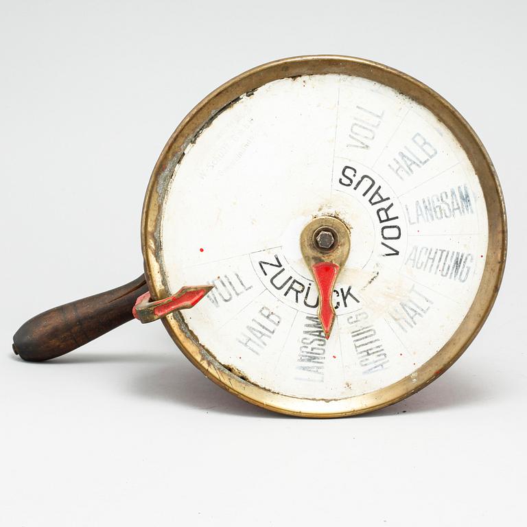 An enginge order telegraph made by W Schulz from the second half of the 20th century.