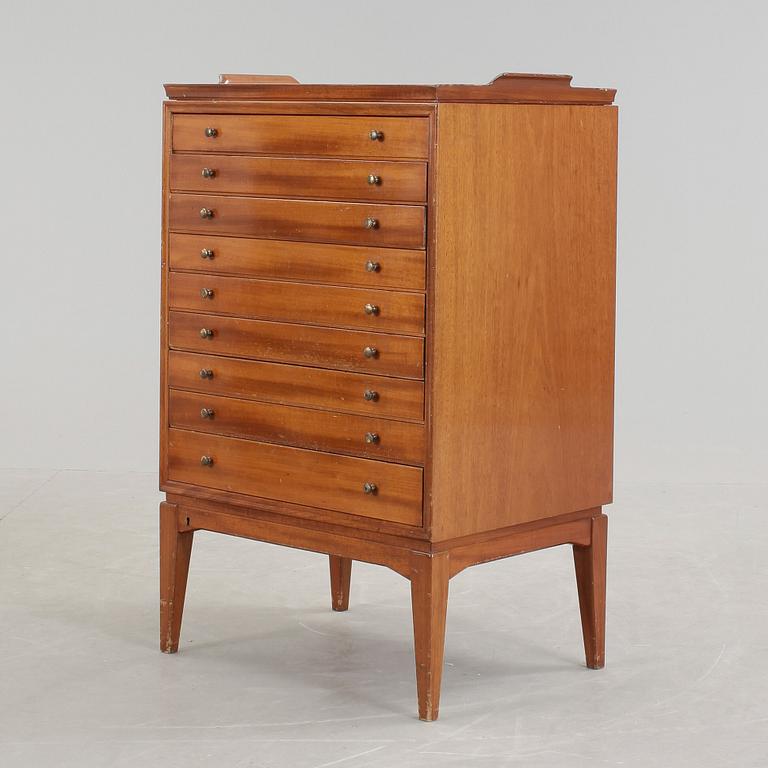 SCHATULL MED SILVERBESTICK, 158 + 3, bland annat JMJ, Göteborg, 1900-talets första hälft. Vikt ca 4576 gram.