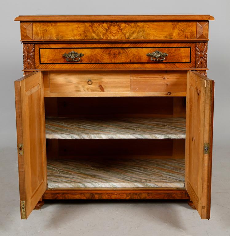 KOMMOD, sent 1800-tal.