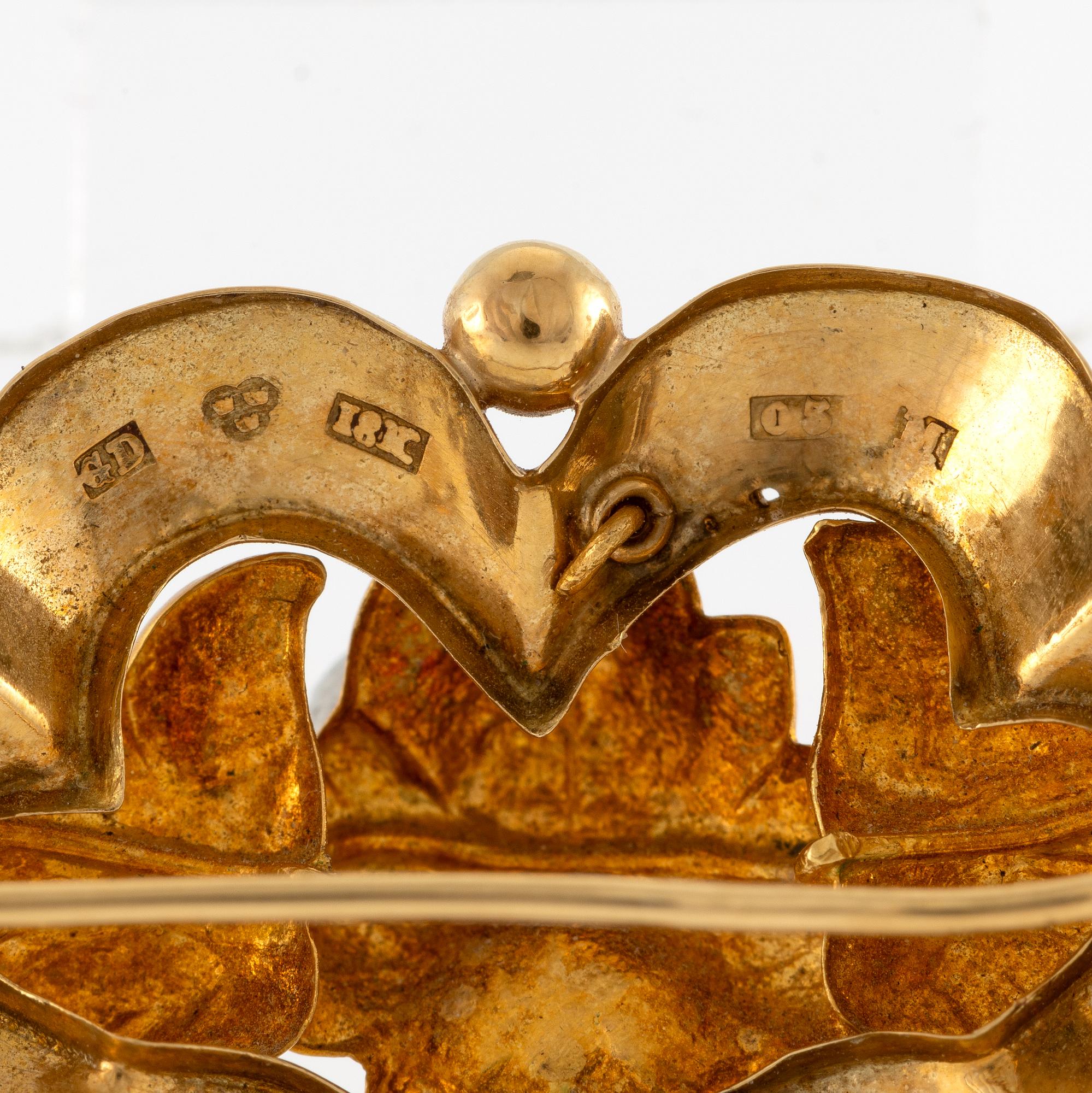 Brooch, 18K gold with pearl. 19th century.