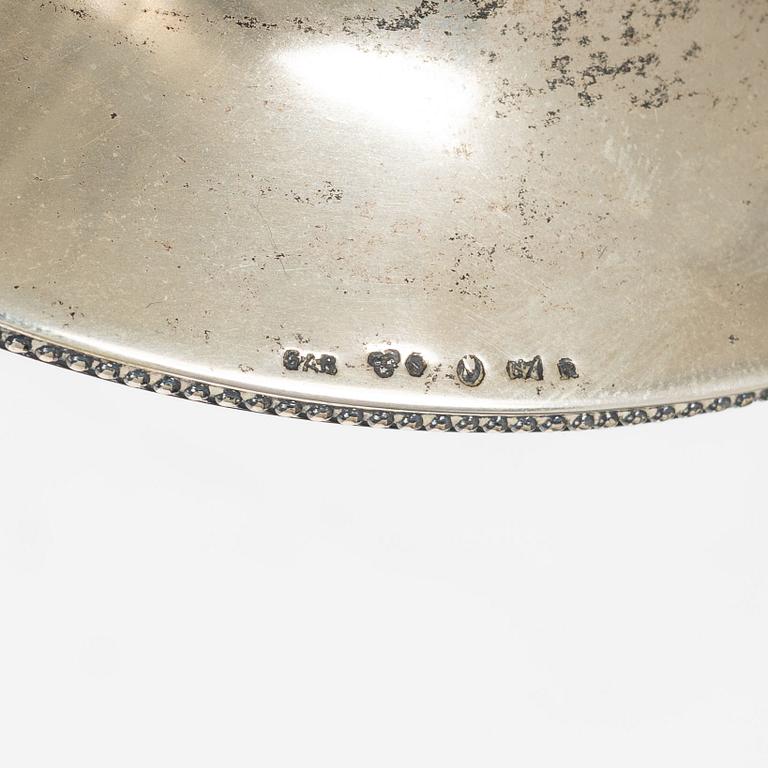 Guldsmedsaktiebolaget (GAB), Sockerskål, silver, gustaviansk stil, 1920, samt sked, MGAB, 1941.