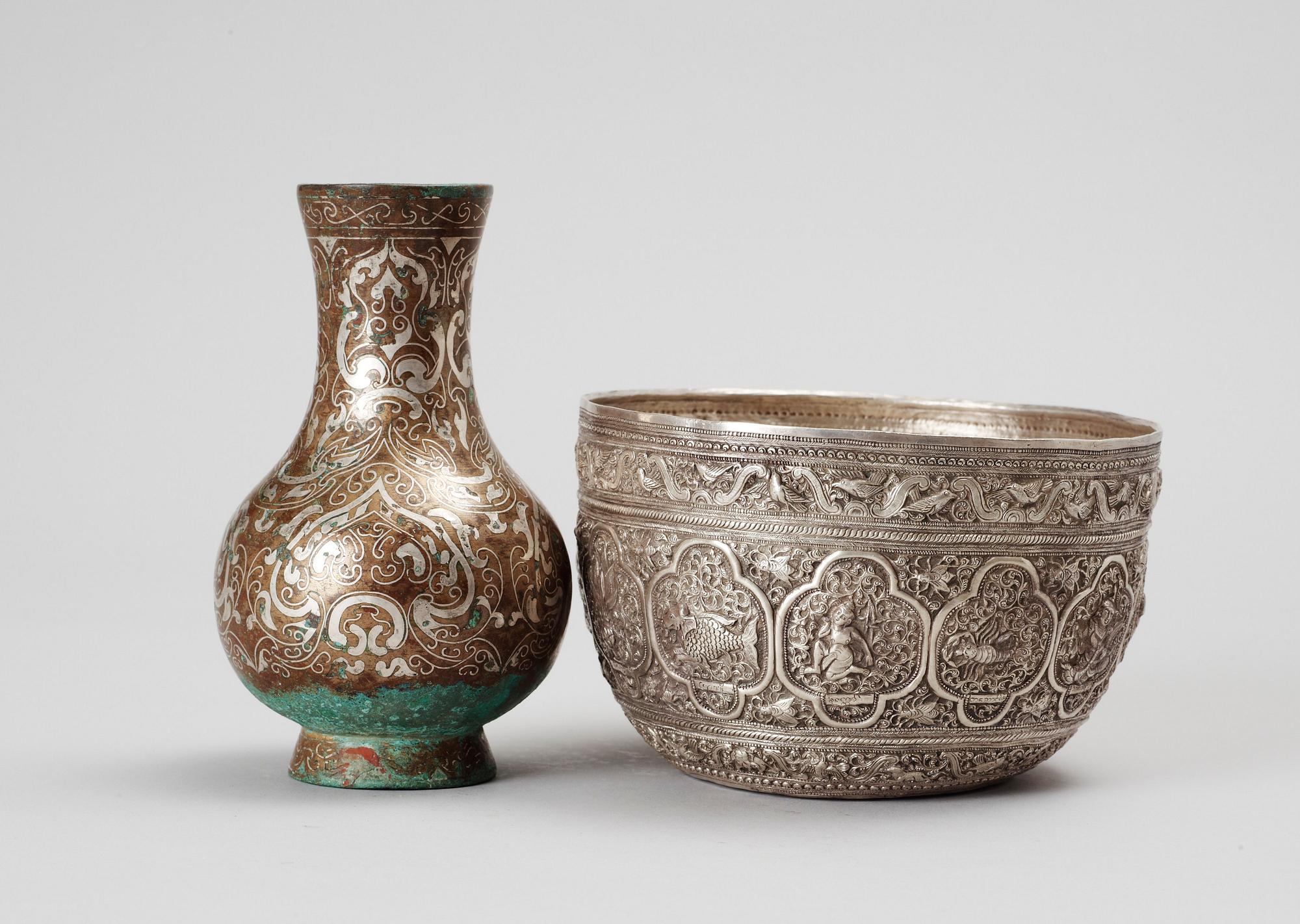 SKÅL samt VAS, silver och metall, Sydostasien 1800/1900-tal.