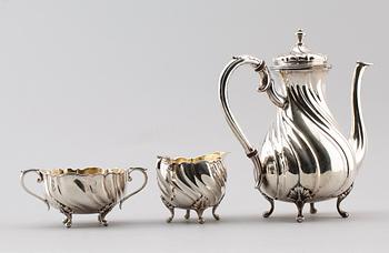 KAFFESERVIS, 3 delar, silver, sannolikt Tyskland, 1900-talets första hälft. Vikt ca 1329 gram.