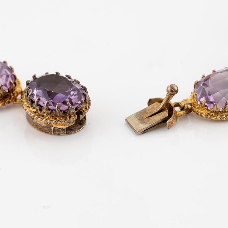 A necklace and a bracelet of gilded silver with faceted amethysts.