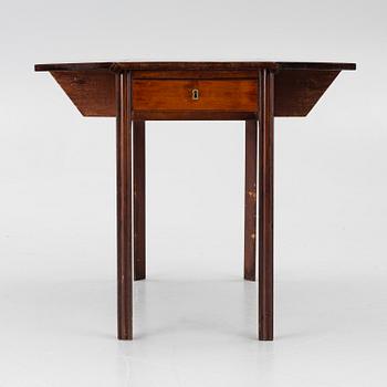 A late gustavian mahogny table.