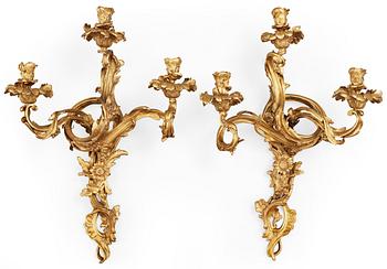 579. APPLIQUER, för tre ljus, ett par. Louis XV-stil, 1800-talets slut.