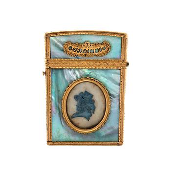 332. A DANCING CARD CASE, 18K gold, mother of pearl, hair, ivory. France late 1700 s.