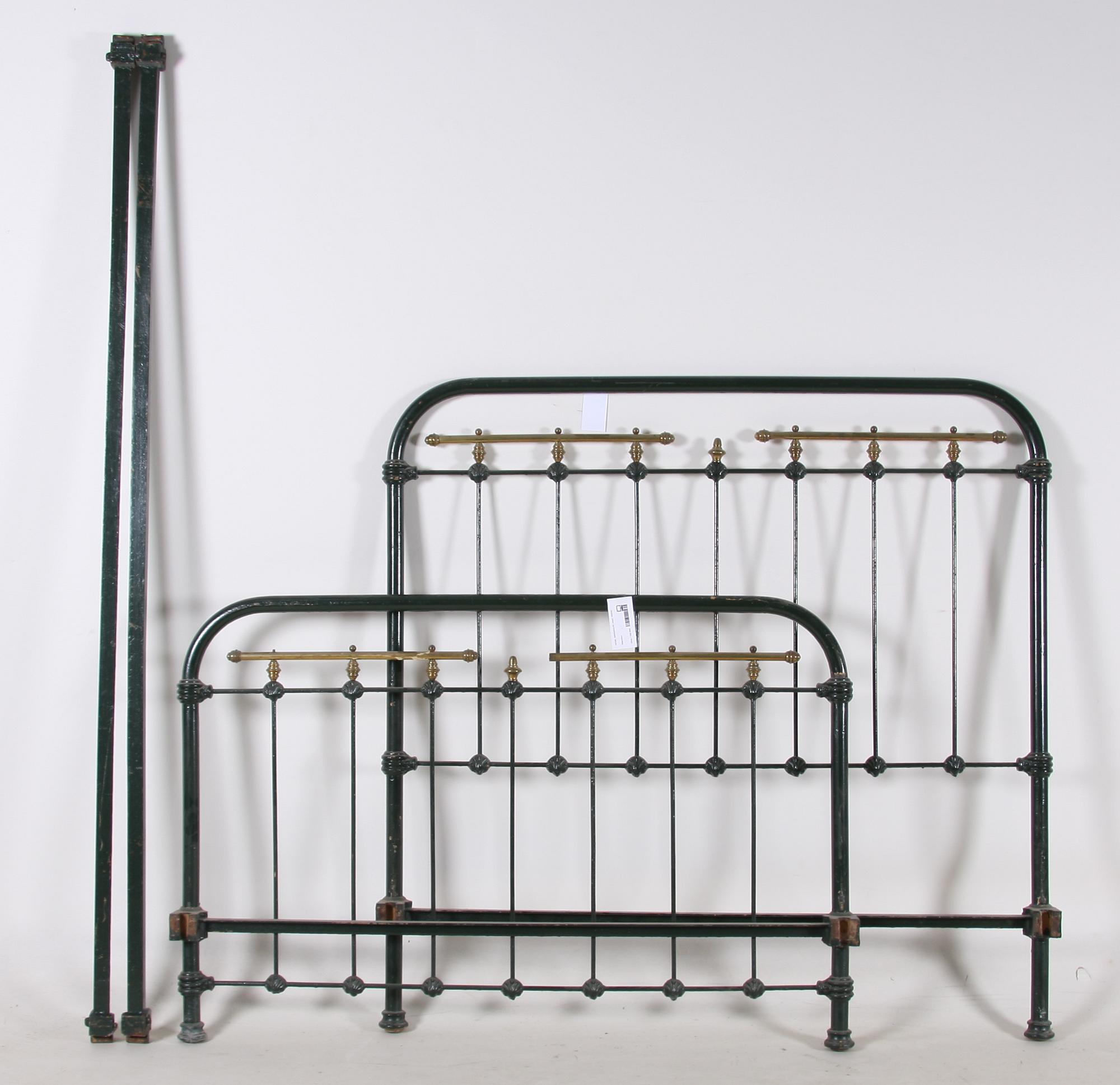 SÄNG, metall, 1900-tal.