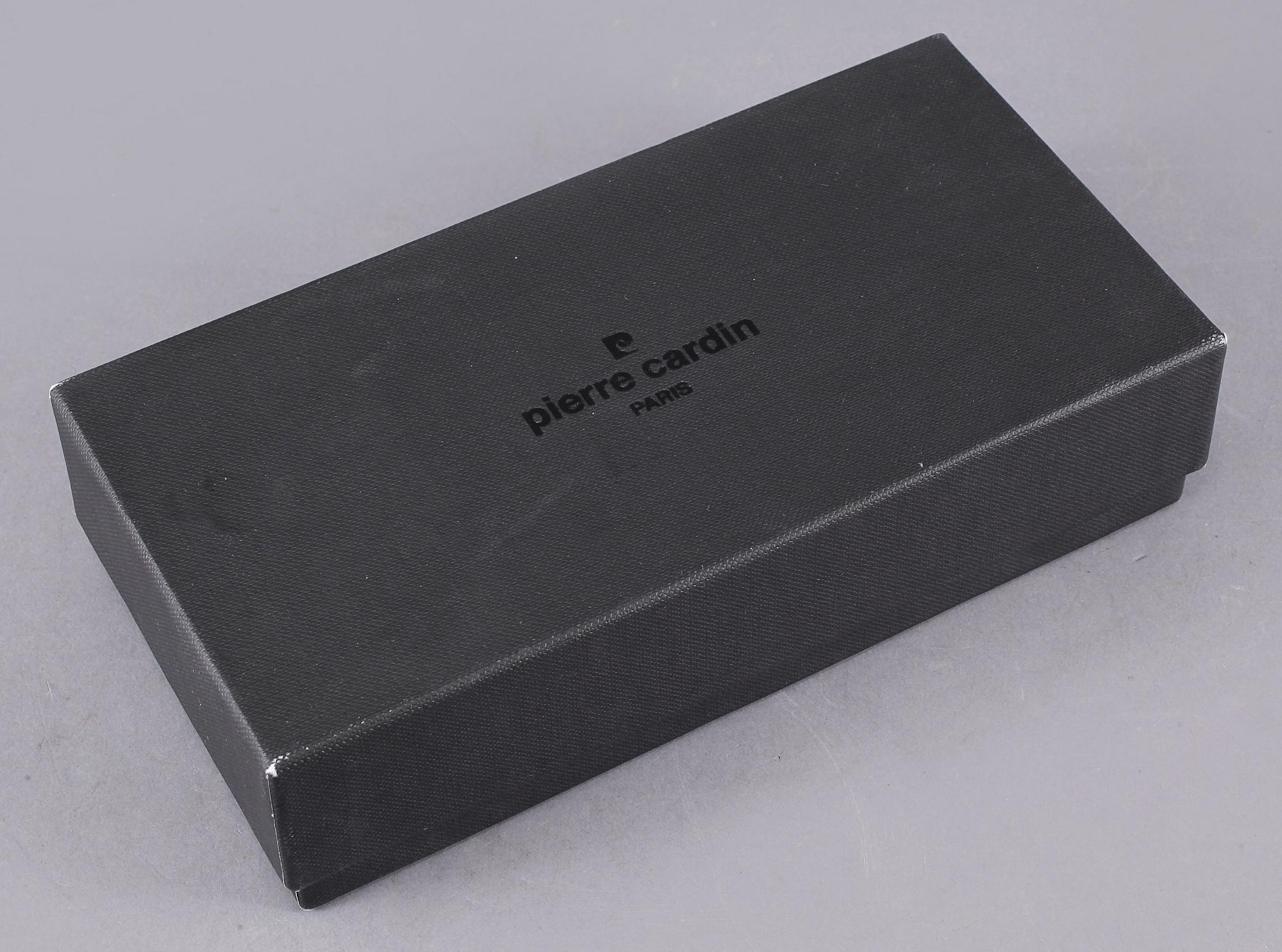 BLÄCKPENNA, Pierre Cardin.