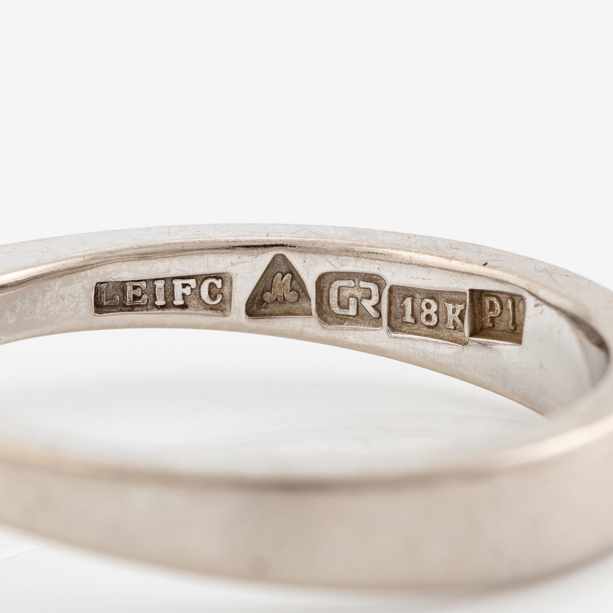 Ring, 18K  vitguld med briljantslipad diamant, 0.72 ct enligt gravyr.