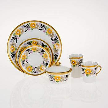 KAFFESERVIS, 15 delar, porslin, signerade Irma Paasipuro 1968.