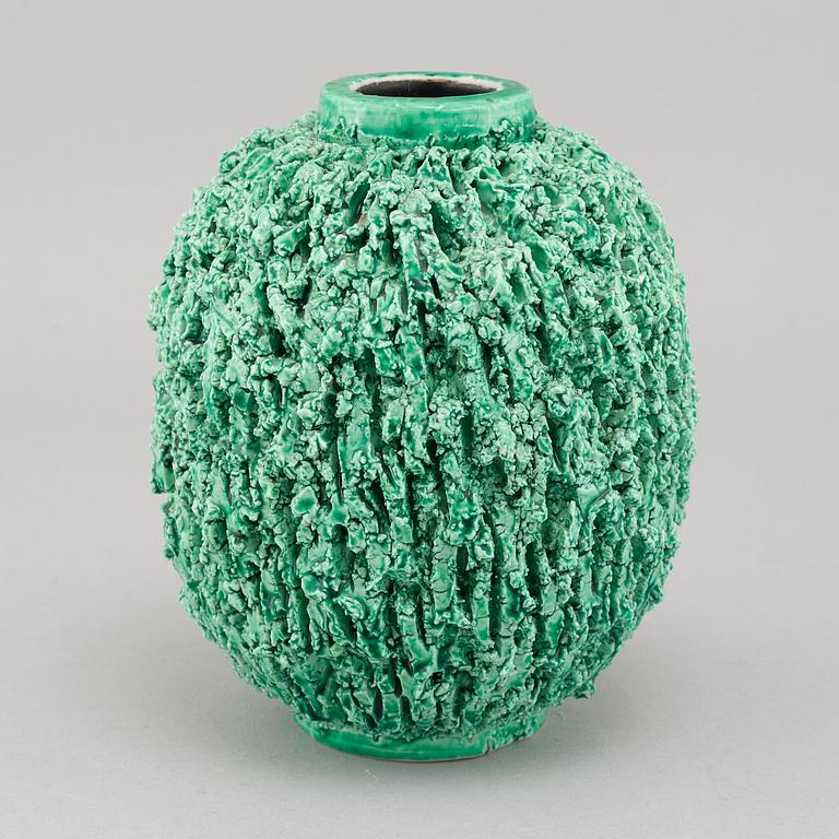 GUNNAR NYLUND, vas, chamotterat stengods, Rörstrand, 1900-talets andra hälft.