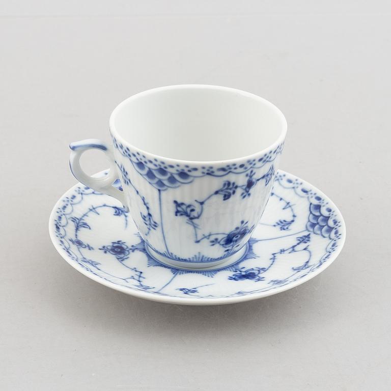 Kaffekoppar med fat, 12 stycken, porslin, "Musselmalet halvblond" modell 719, 1959.