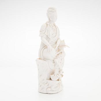 A blance de chine figure of Guanyin, Qing dynasty, 19th century.