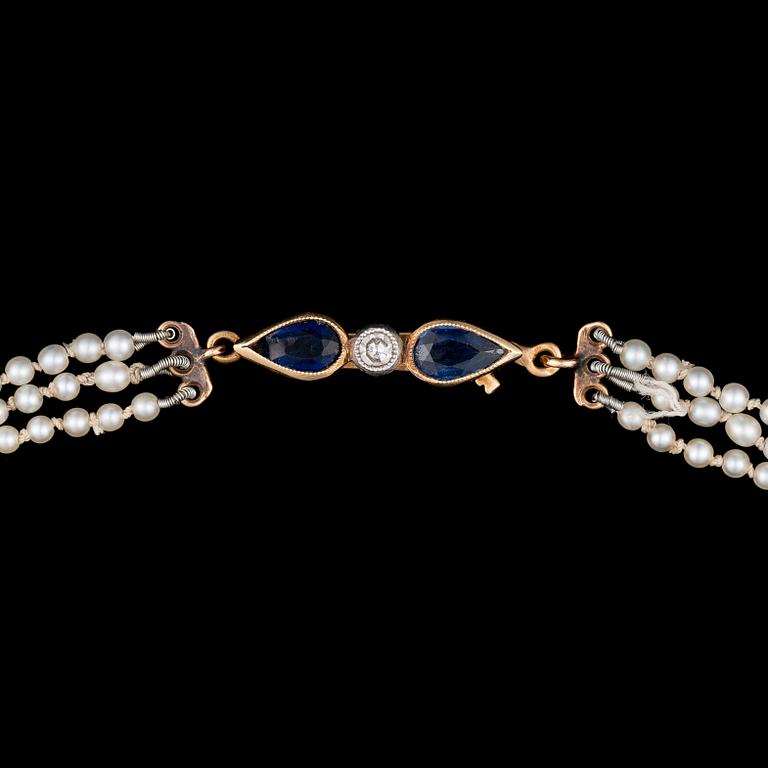 A PEARL NECKLACE, natural saltwater pearls. Clasp in 14K gold with sapphire and diamonds, Helsinki 1954.