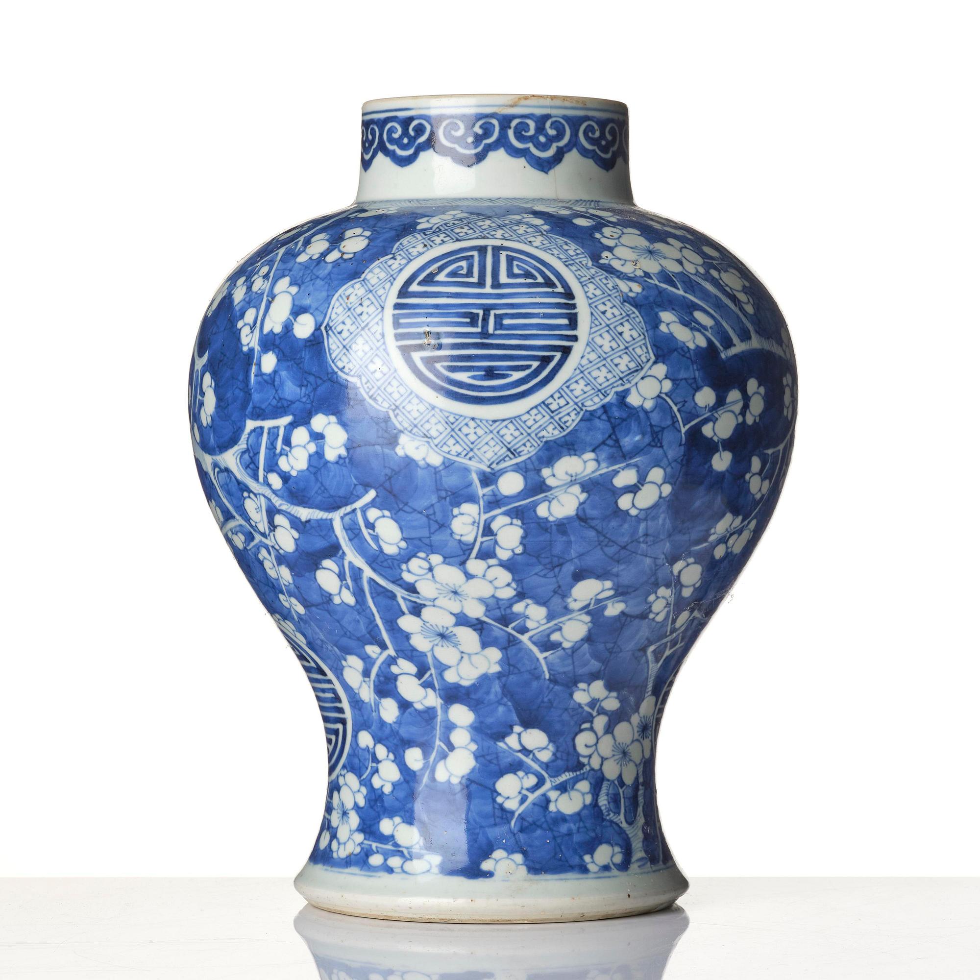 Vas, porslin. Qingdynastin, Kangxi (1662-1722).