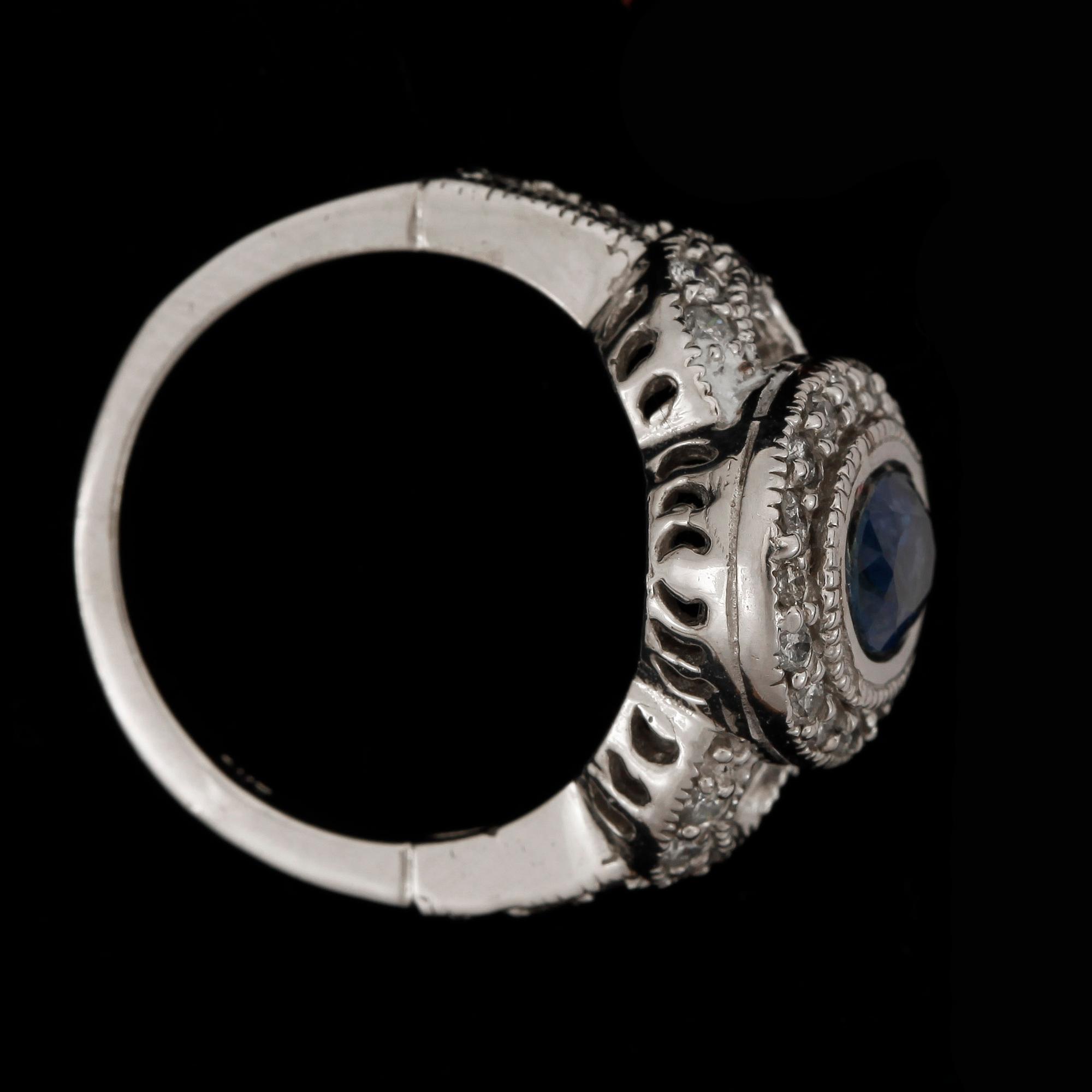 RING, 14k vitguld med blå safir, ca 1,55 ct, samt briljantslipade diamanter, tot ca 0.58 ct.