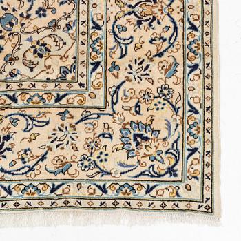 A Kashan carpet, ca 352 x 239 cm.