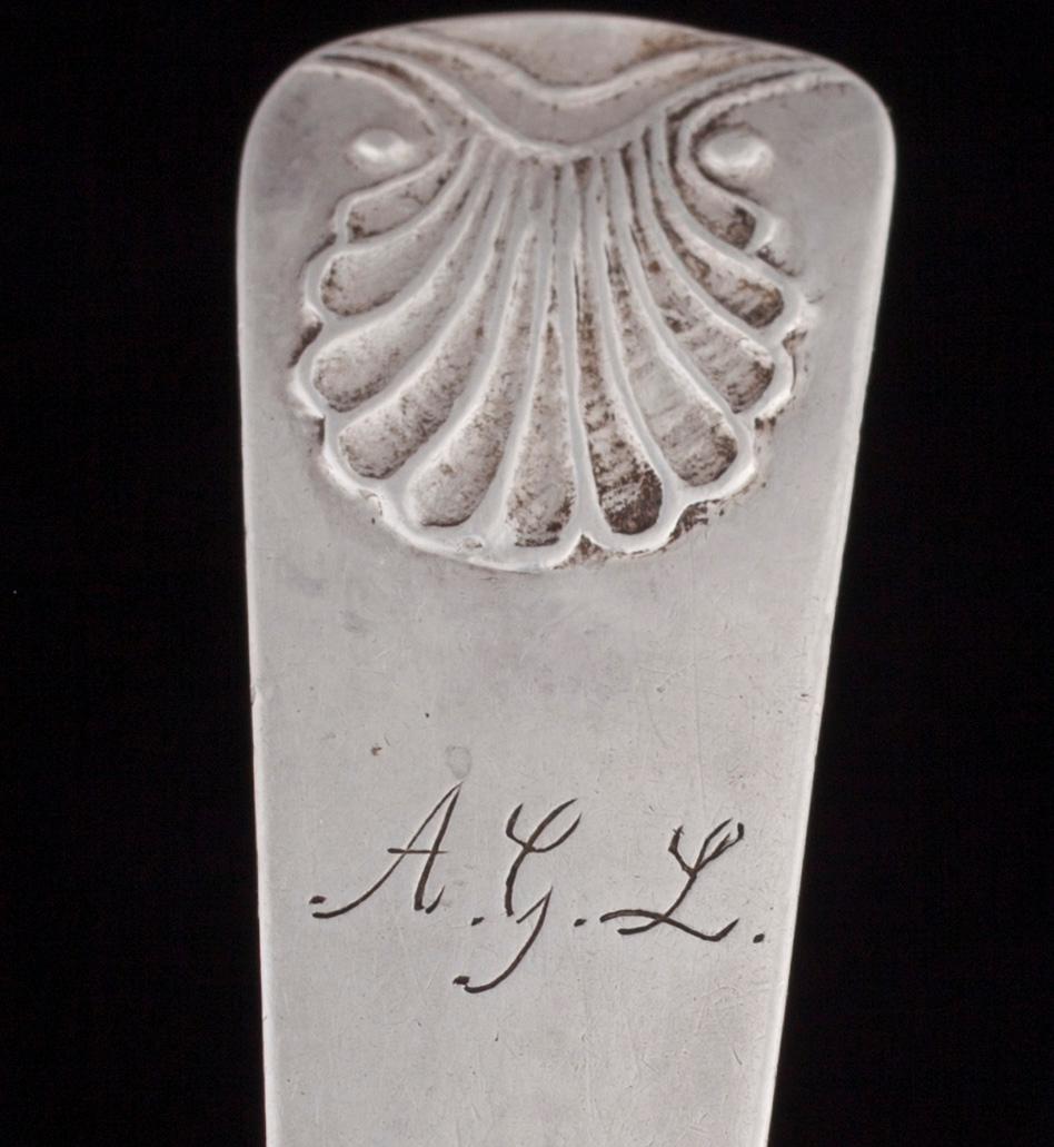 BESTICK, 35 delar, silver och nysilver, engelska, finska, ryska stämplar, 1845-1900-talets mitt. Total silvervikt 465 g.