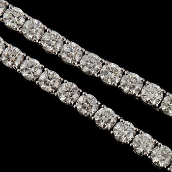 COLLIER, 18k vitguld med briljantslipade diamanter, totalt 21.31 ct. Vikt 26 g.