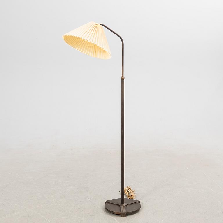 Golvlampa, troligen Lyfa, Danmark 1900-talets första hälft.