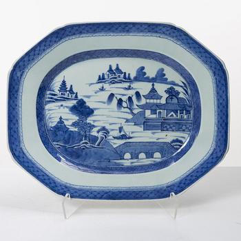 Terrin med lock och fat, kompaniporslin, Qingdynastin, 1800-tal.