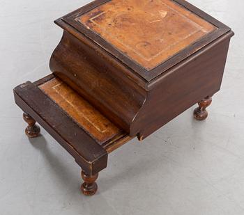 BIBLIOTEKSPALL, England, 1900-talets första hälft.