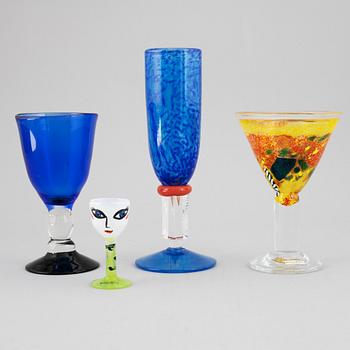 KJELL ENGMAN, ULRICA HYDMAN VALLIEN, a mixed lot of four glass objects, Kosta Boda, Sweden.