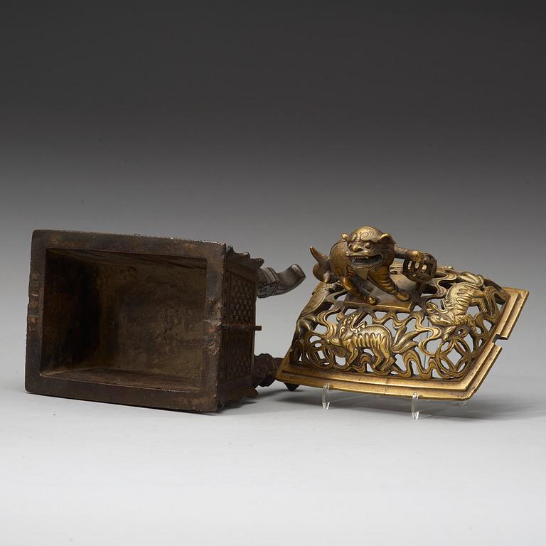 A bronze cencer with later cover. Ming dynasty and Qing dynasty.