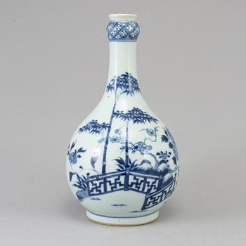 A blue and white vase, Qing dynasty, Qianlong (1736-95).