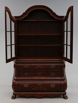 VITRINSKÅP, 1900-talets andra hälft.