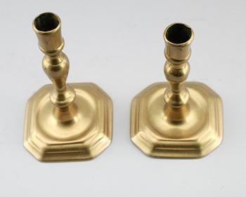 LJUSSTAKAR, 1 par, mässing, barock, 1700-tal.