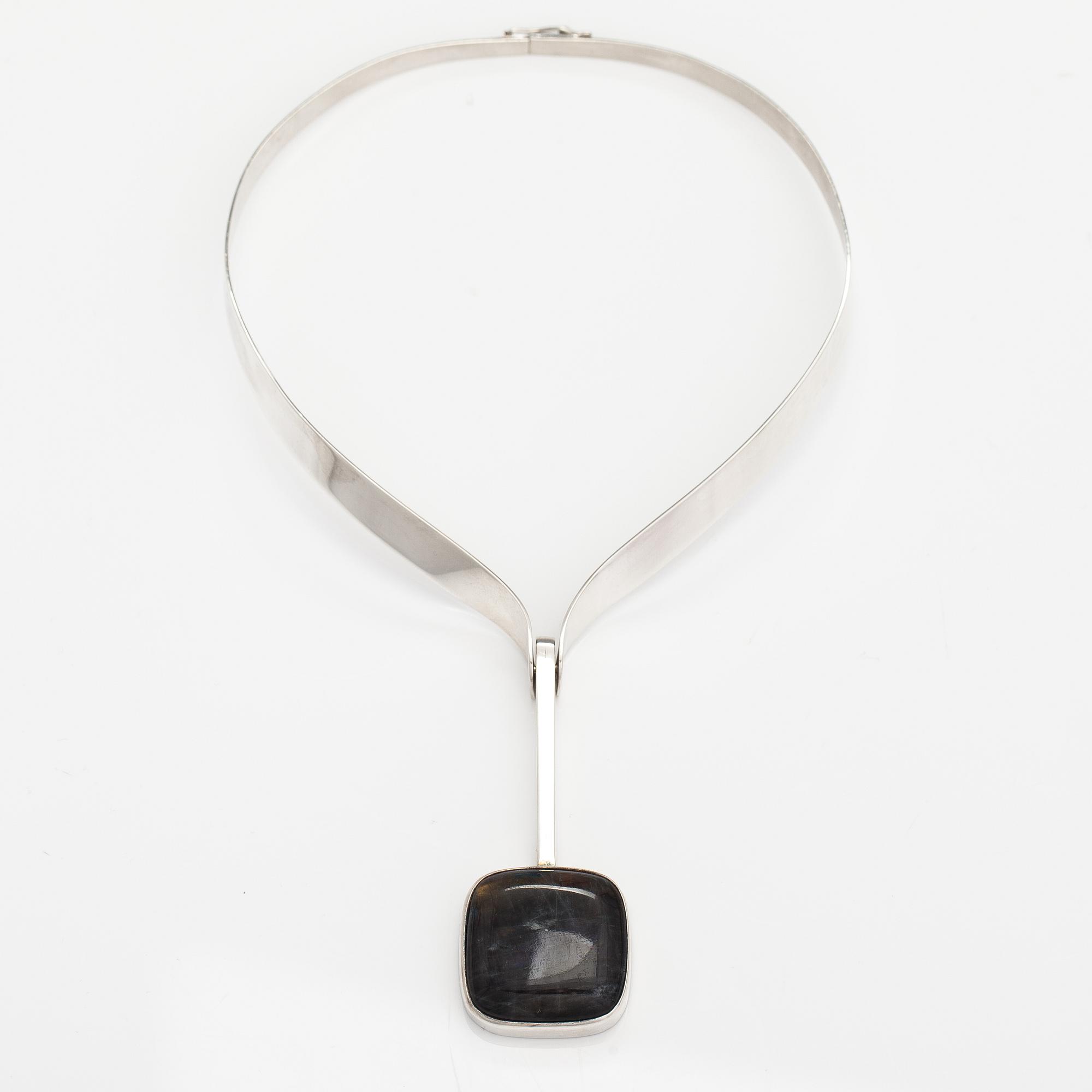 Olavi Wehmersuo, A sterling silver neckalce with a spectrolite. Kaunis Koru, Helsinki 1974.