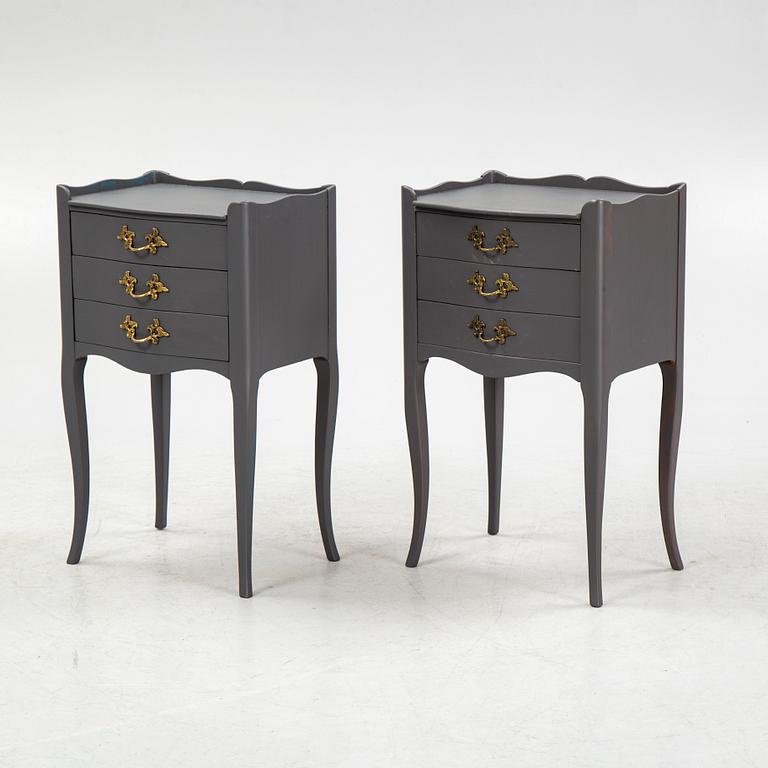 Sängbord, ett par, rokokostil, 1900-talets andra hälft.